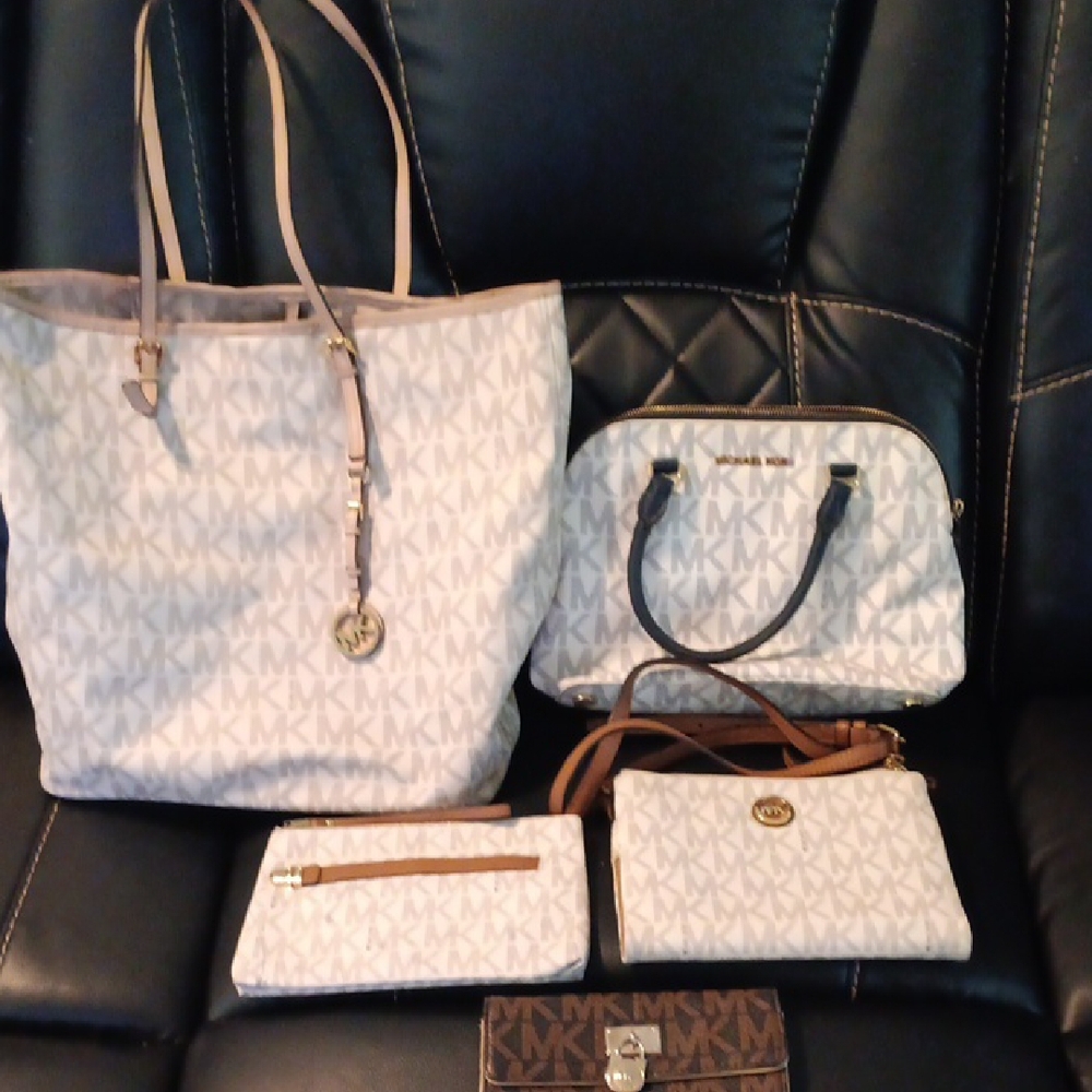 ✨️Michael Kors White and Brown Signature Tote bundle💥💥 All Included